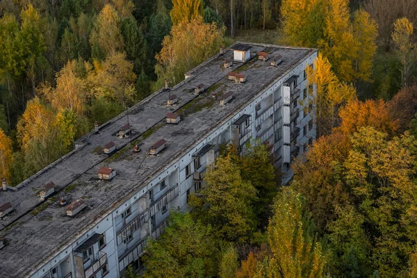 Uitzicht Stad Vanaf Het Dak Van Hoogbouw Verlaten Stad Gegooid — Stockfoto