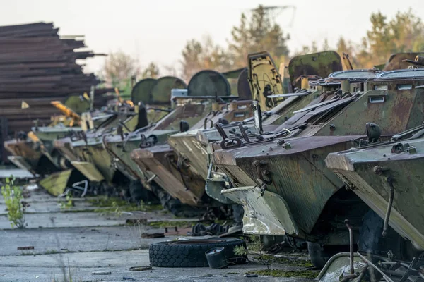 Verlassene Gepanzerte Militärfahrzeuge Die Der Liquidierung Des Unfalls Beteiligt Waren — Stockfoto