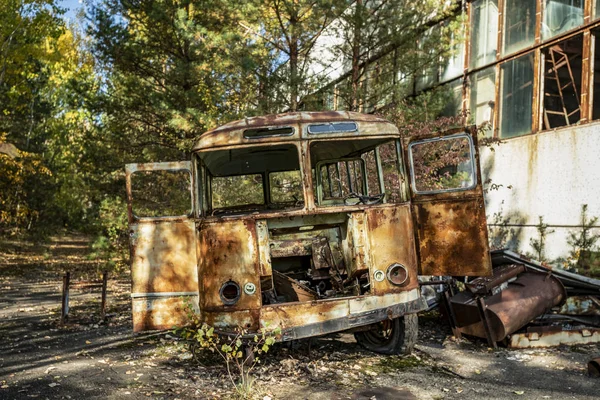 Opuszczony Radioaktywnych Autobus Który Uczestniczył Wypadku Likwidacji — Zdjęcie stockowe