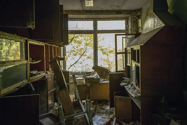 Blick Aus Dem Dunklen Klassenzimmer Auf Das Fenster — Stockfoto