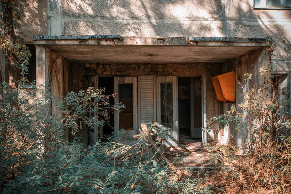 Eingang Zum Verlassenen Haus — Stockfoto