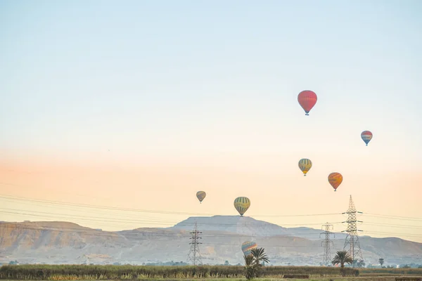 2018 Luxor Egypte Hete Lucht Ballonnen Stijgt Bij Zonsopgang Boven — Stockfoto