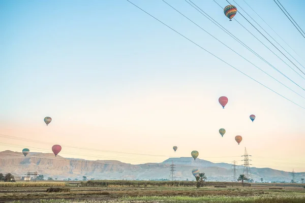 2018 Luxor Egypte Hete Lucht Ballonnen Stijgt Bij Zonsopgang Boven — Stockfoto