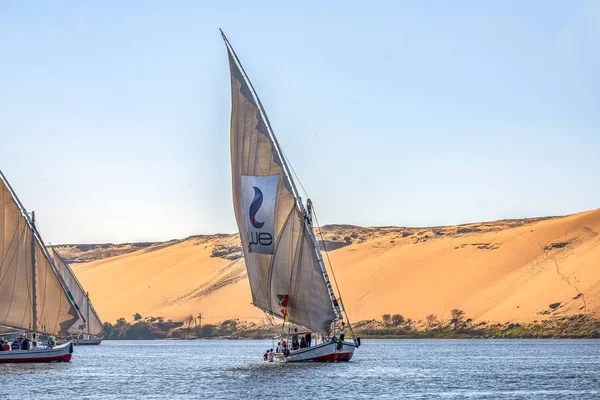 2018 Aswan Egypte Boot Felucca Zeilen Langs Rivier Nihil Een — Stockfoto