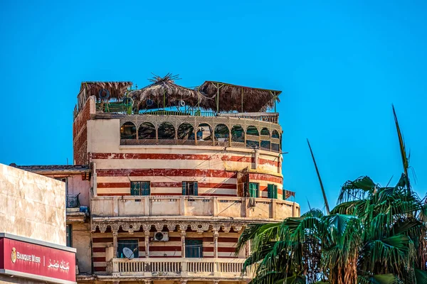 2018 Αλεξάνδρεια Αίγυπτος Προβολή Μιας Παλιάς Και Εγκαταλελειμμένο Κτίριο Στο — Φωτογραφία Αρχείου