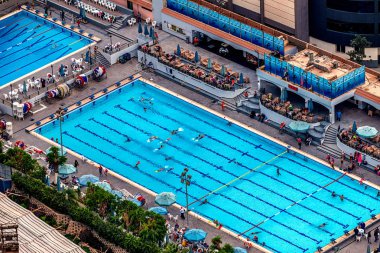 18/11/2018 Kahire, Mısır, spor görünümünü gökdelen nerede insanlar bir günün ardından yüzme havuzları