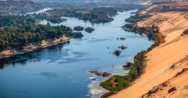 Puesta Sol Sobre Río Nilo Ciudad Asuán Con Playas Arenosas — Foto de Stock