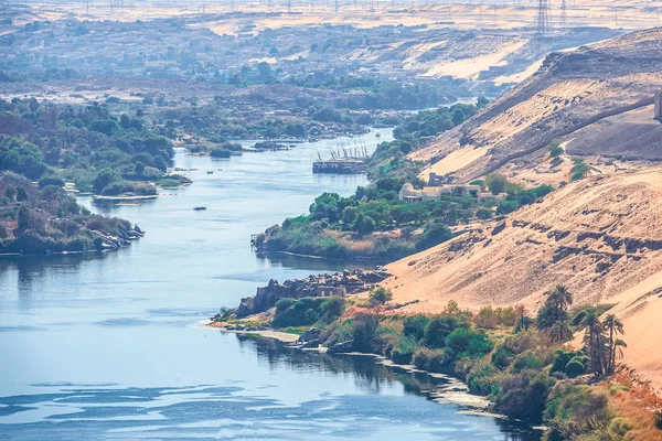 Solnedgång Över Floden Nilen Den Staden Aswan Med Sandiga Och — Stockfoto