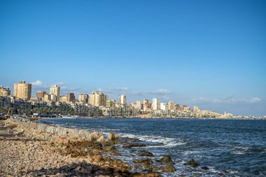 17/11/2018 İskenderiye, Mısır, şafakta Akdeniz kıyısında antik kentin set of görünümü