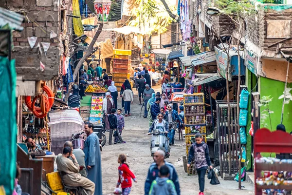 2018 Cairo Egito Habitantes Cidade Lixo Nas Ruas Sua Área — Fotografia de Stock