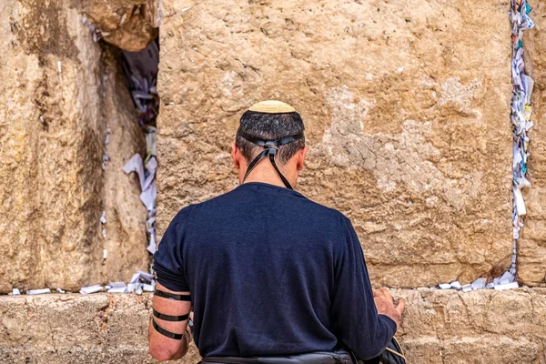 Credere Ebreo Sta Pregando Vicino Muro Del Pianto — Foto Stock