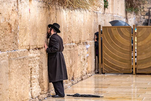 2018 Jerusalén Israel Creyendo Judio Está Orando Cerca Pared Llorar — Foto de Stock