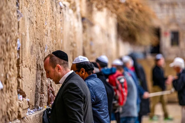 2018 Jerozolima Izrael Żydzi Wierząc Modli Się Przy Ścianie Płaczu — Zdjęcie stockowe