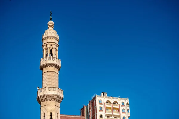 2018 Alexandria Egypt Minaret Abo Abass Mosque Blue Sky Palm — Stock Photo, Image