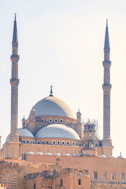 Eski bir Cairo citadel görünümünü güneşli bir günde