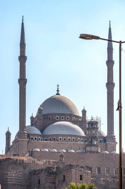 Eski bir Cairo citadel görünümünü güneşli bir günde