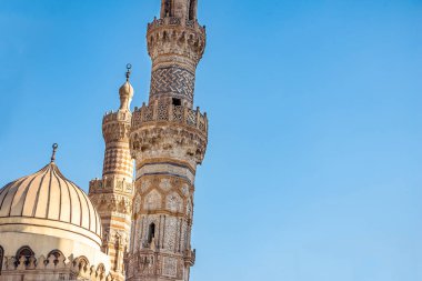 Kahire merkezi antik el-Ezher cami minarelerinin
