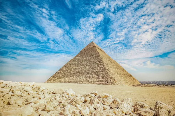 Monumento Alla Sfinge Sullo Sfondo Grandi Piramidi Una Giornata Sole — Foto Stock