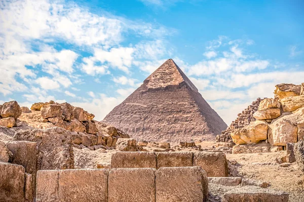 Beskåda Den Otroligt Majestätiska Keopspyramiden Solig Dag Vildmarken Med Öken — Stockfoto