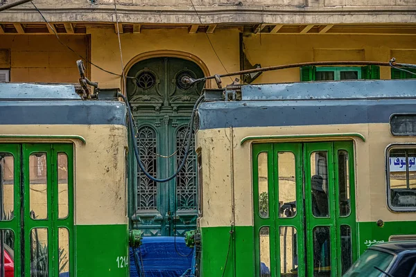 2018 Alejandría Egipto Atracando Viejos Tranvías Calle Una Antigua Ciudad — Foto de Stock