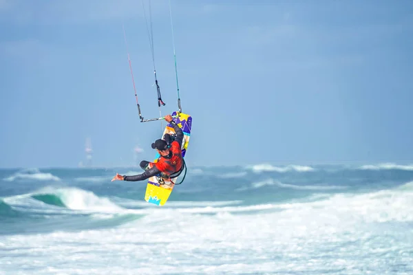 2018 Netanya Israel Kitesurf Saltando Sobre Una Superficie Del Mar —  Fotos de Stock