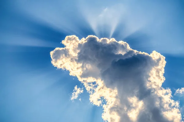 Incredibly Dramatic Clouds Bright Rays Sun Breaks Them — Stock Photo, Image