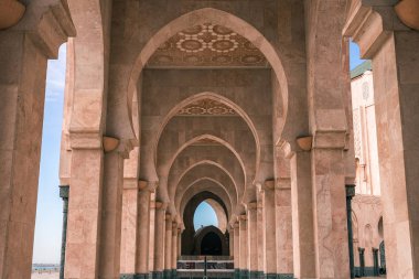 çok gizemli ve güzel kemer görkemli Hassan II Camii