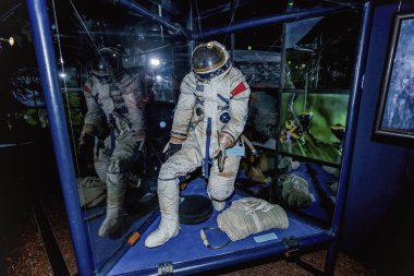 03/23/2019 Jitomir, Ukrayna, Uzay Müzesi'nde Sovyet bir astronotun bir uzay giysisi montajı