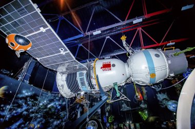 03/23/2019 Jitomir, Ukrayna, Uzay Müzesi'nde Sovyet uzay Soyuz 27 kurulumu