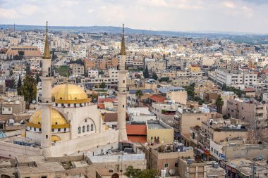21/22/2019 Madaba, Ürdün, görünümü orta east.selective odak antik kentin yüksek minare ile merkezi ve en büyük Camii