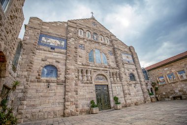 02/21/2019 Madaba, Ürdün, St John cephesinde Baptist Roma Katolik Kilisesi eski Ortadoğu şehir Merkezi'nde görüntüleme