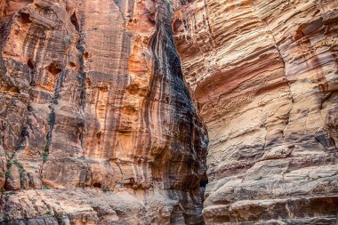 Perth dar ve inanılmaz güzel ve etkileyici bir mistik rocky Kanyon al-Sik ilerliyor.