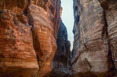 Perth dar ve inanılmaz güzel ve etkileyici bir mistik rocky Kanyon al-Sik ilerliyor.