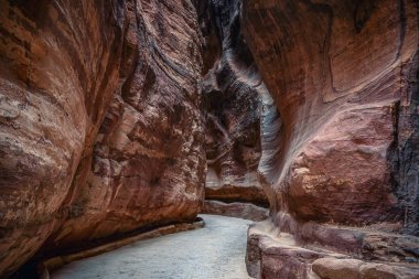 Perth dar ve inanılmaz güzel ve etkileyici bir mistik rocky Kanyon al-Sik ilerliyor.