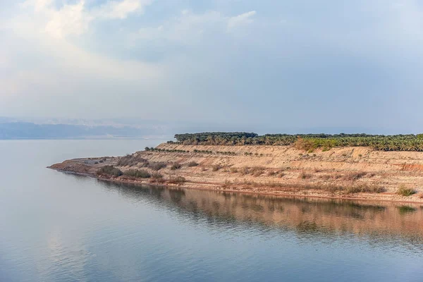 Ακτές Της Νεκράς Θάλασσας Στο Ηλιοβασίλεμα Και Χωρίς Κύματα Στην — Φωτογραφία Αρχείου