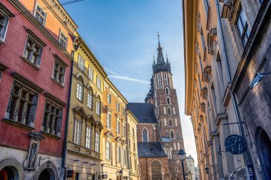 17/02/2019 ana yaya üç cadde şehir boyunca güneşli bir günde yürüyüş turistler, Krakow, Polonya