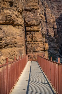 Wadi grevcilerin kanyonlar turistler tarafından keşfetmek için geçit