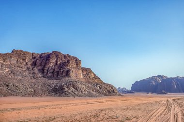 Ürdün kırmızı kum çöl Wadi Rum inanılmaz ay manzara. Wadi Rum, ay Vadisi olarak da bilinir, Ürdün-görüntü