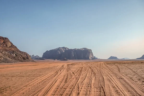 요르단의 사막에서와 럼에서의 놀라운 계곡으로도 알려진 요르단 이미지 — 스톡 사진