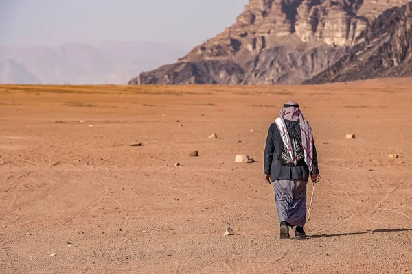 2019 Wadirum Ürdün Arap Çoban Shemag Ürdün Kırmızı Kum Çöl — Stok fotoğraf