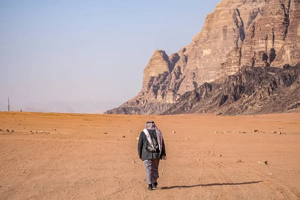 2019 Wadirum Ürdün Arap Çoban Shemag Ürdün Kırmızı Kum Çöl — Stok fotoğraf