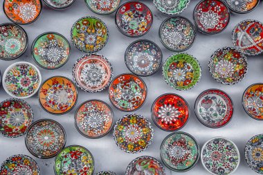 çeşitli kil plakaları ile Arap pazarında ticaret sayacı