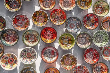 çeşitli kil plakaları ile Arap pazarında ticaret sayacı