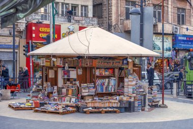 19/02/2019 Amman, Ürdün, ramazan 'da Arap başkenti caddesinde bir kitapçı-görüntü