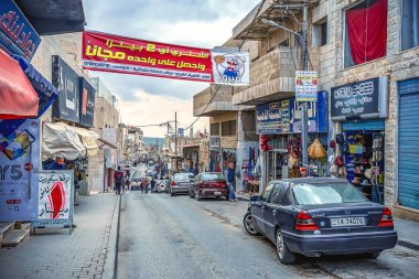 21/02/2019 Madaba, Ürdün, Ramazan ayında piyasada eski şehrin ortasında sessiz Arap Sokağı