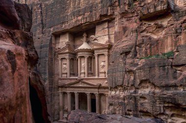 Al Khazneh mezarı inanılmaz ve mistik bir görünüm. Petra, Ürdün hazine mezarı-görüntü, seçici odak