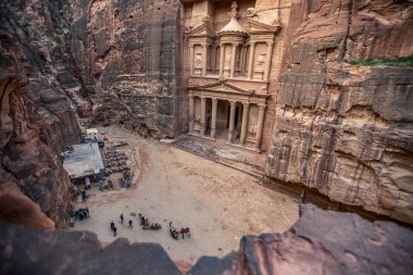 Petra Hazine Al Khazneh yukarıda bulanık görünümü Petra, Ürdün Hazine mezarı - Resim, seçici odak