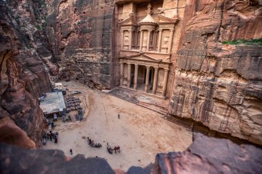 Petra Hazine Al Khazneh yukarıda bulanık görünümü Petra, Ürdün Hazine mezarı - Resim, seçici odak