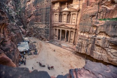 Petra Hazine Al Khazneh yukarıda bulanık görünümü Petra, Ürdün Hazine mezarı - Resim, seçici odak