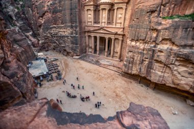 Petra Hazine Al Khazneh yukarıda bulanık görünümü Petra, Ürdün Hazine mezarı - Resim, seçici odak